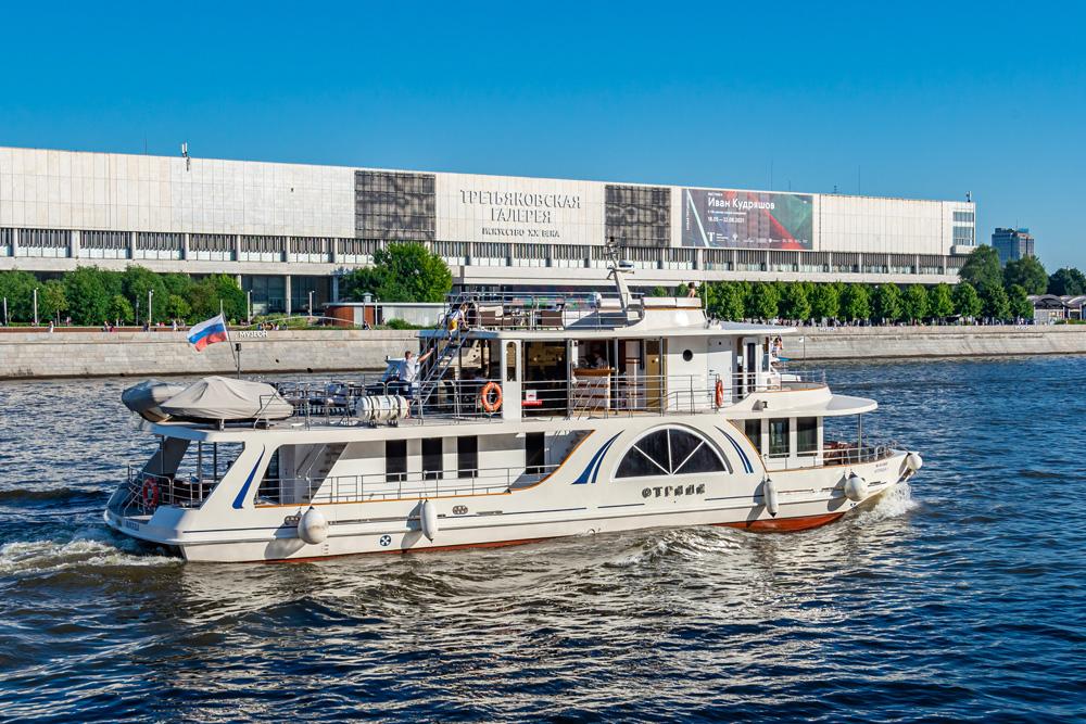Фотографии и 3D-панорама яхты "Отрада"